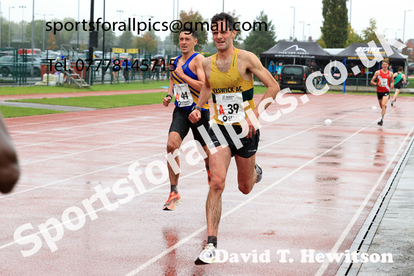 Senior Mens 6 Stage 2025 Northern Athletics Autumn Road Relays, Leigh, Lancashire. Photo: David T. Hewitson/Sports for All Pics